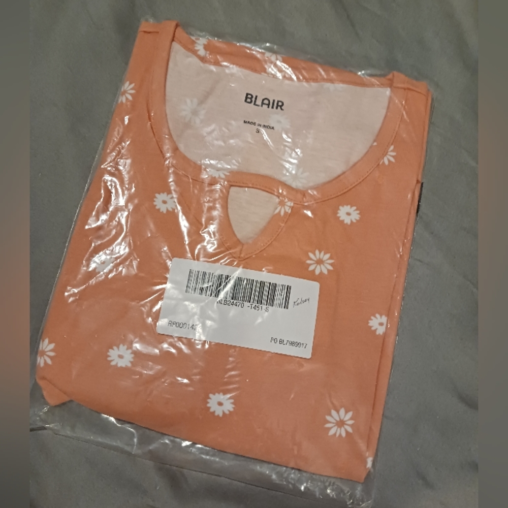 NWT!! BLAIR Top Sz Medium